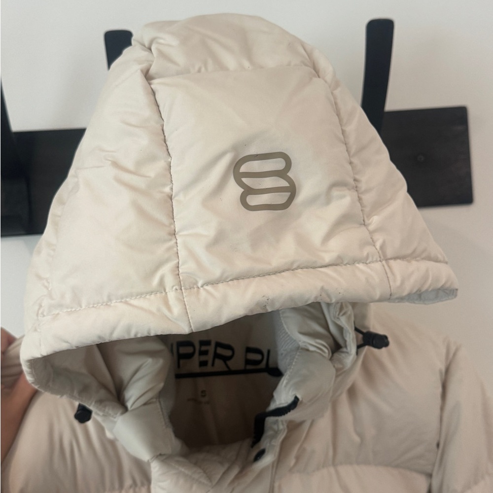 Aritzia Super Puff Bomber - Pearl Matte - Picture 5 of 7